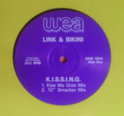 Link & Bikini - K.I.S.S.I.N.G.